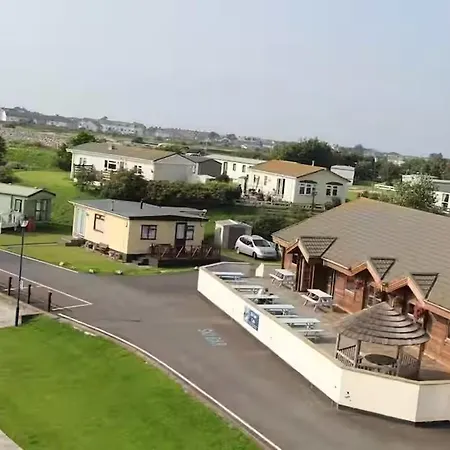 Sleeps 4 With Parking And Balcony