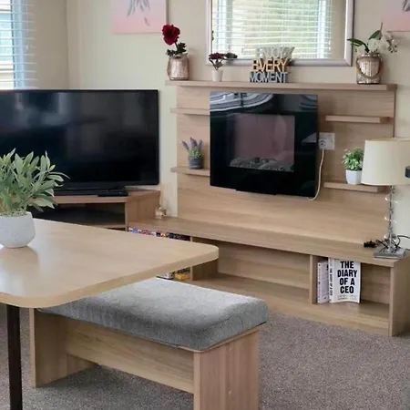 Sleeps 4 With Parking And Balcony