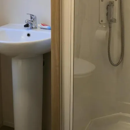Sleeps 4 With Parking And Balcony *