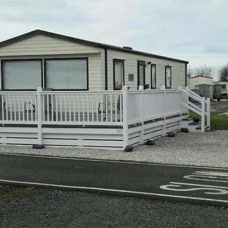 Sleeps 4 With Parking And Balcony Millom